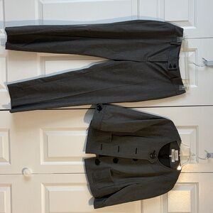 Elegant Women's Gray Suit Set